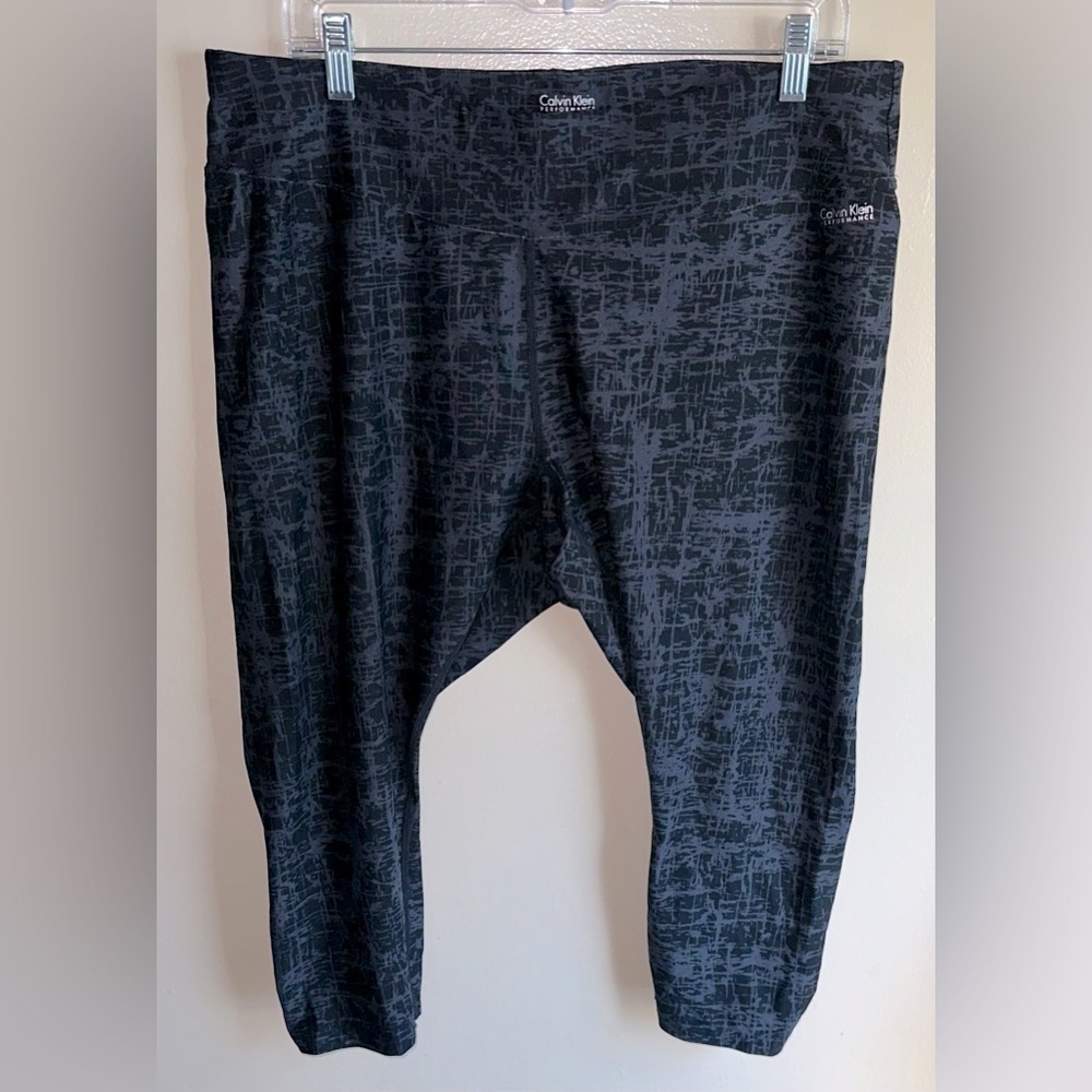 NWT Calvin Klein Performance Cropped Leggings
